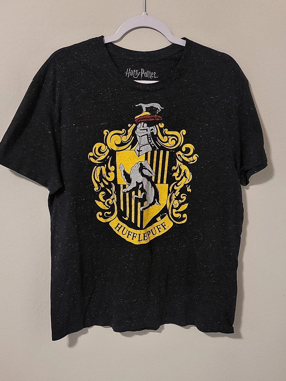 Harry Potter Hufflepuff Crest T-Shirt Graphic Tee in Black & Yellow XL